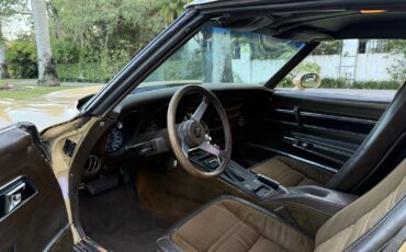 Chevrolet-Corvette-1977-18