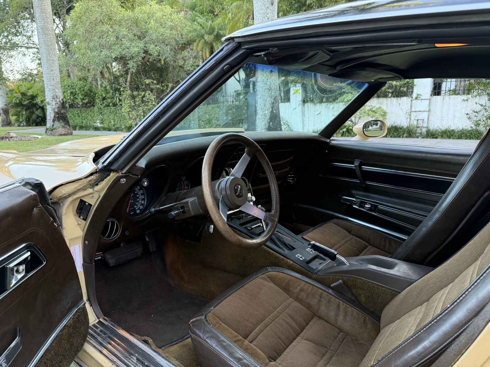 Chevrolet-Corvette-1977-18