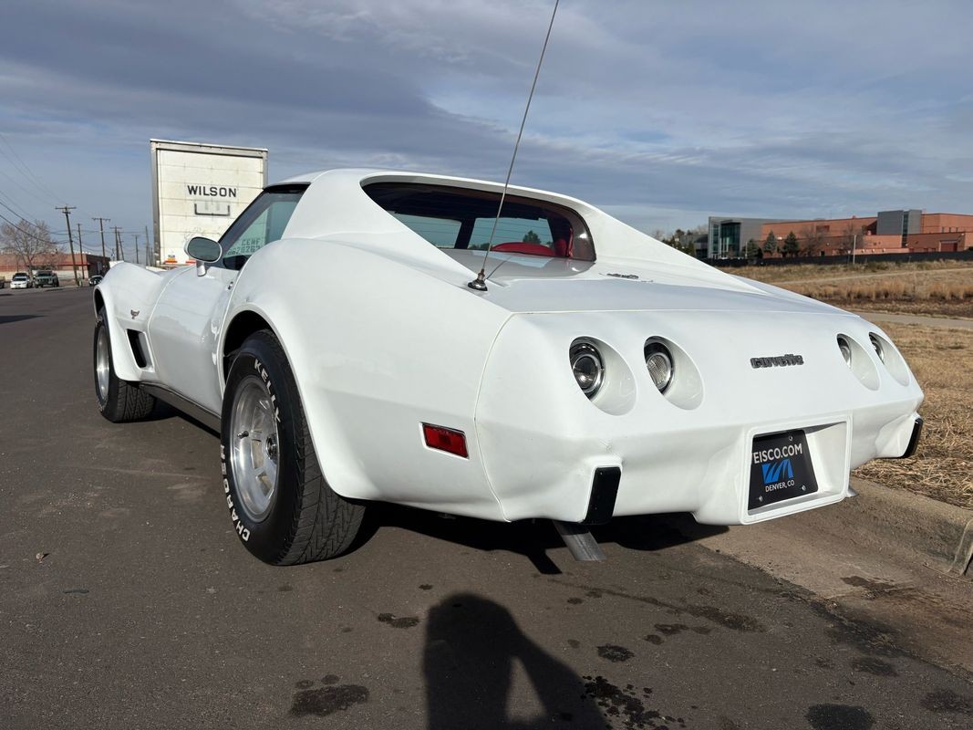 Chevrolet-Corvette-1977-18
