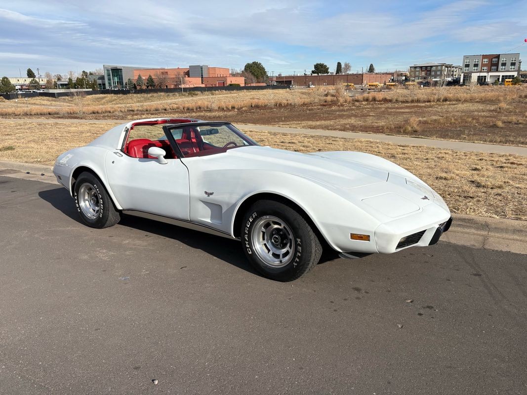 Chevrolet-Corvette-1977-2