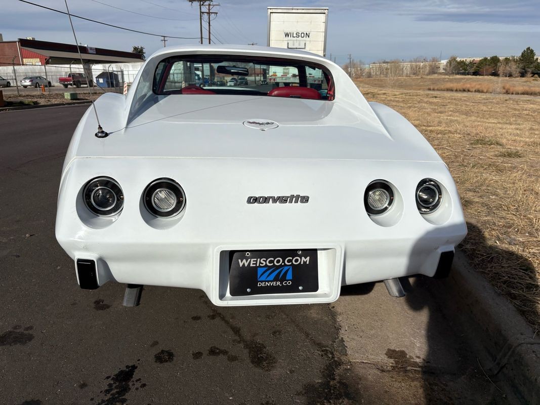 Chevrolet-Corvette-1977-20
