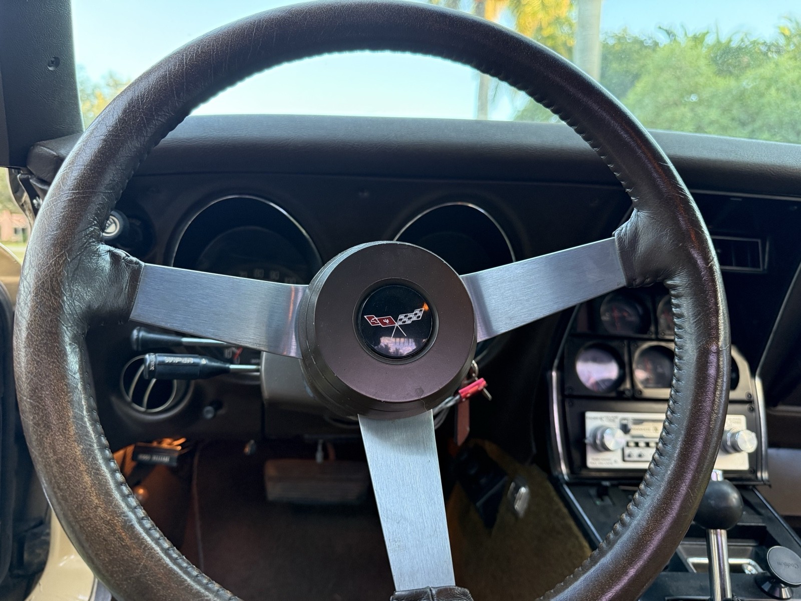 Chevrolet-Corvette-1977-23