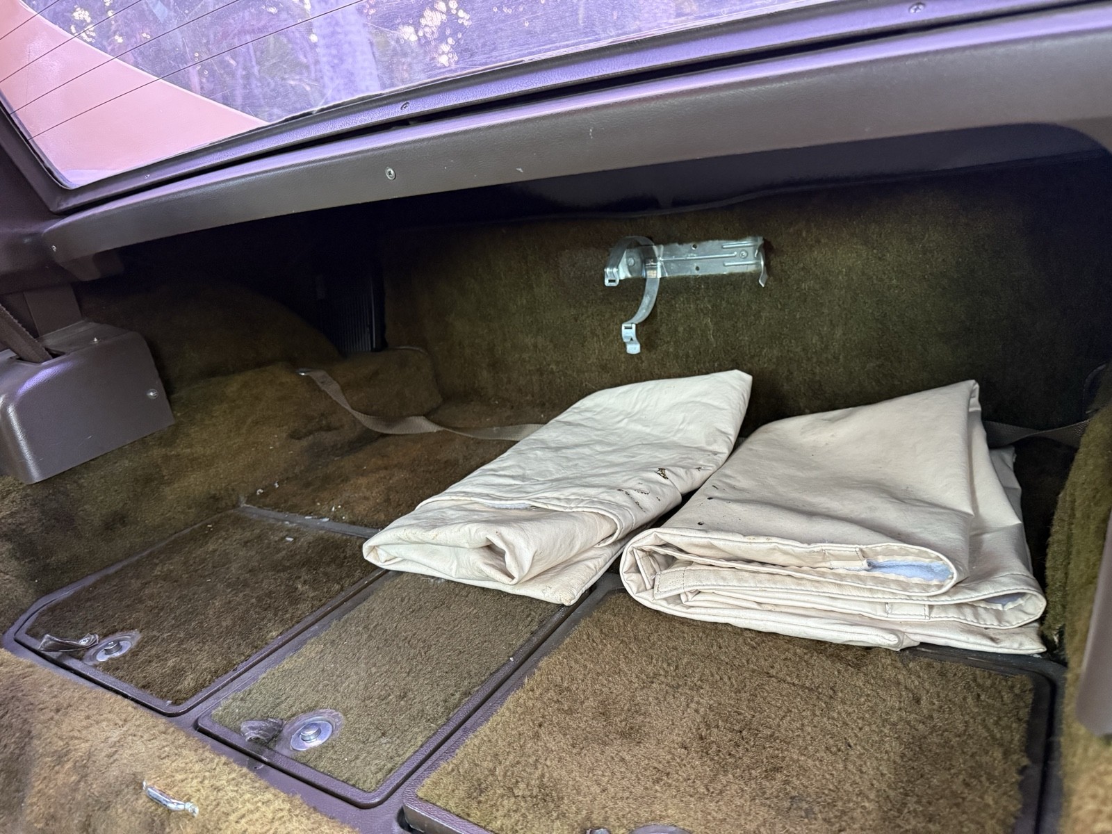 Chevrolet-Corvette-1977-24