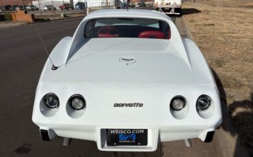 Chevrolet-Corvette-1977-24