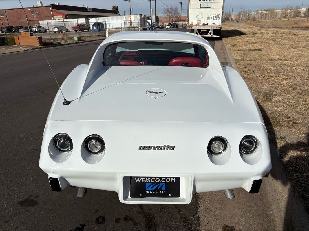 Chevrolet-Corvette-1977-24
