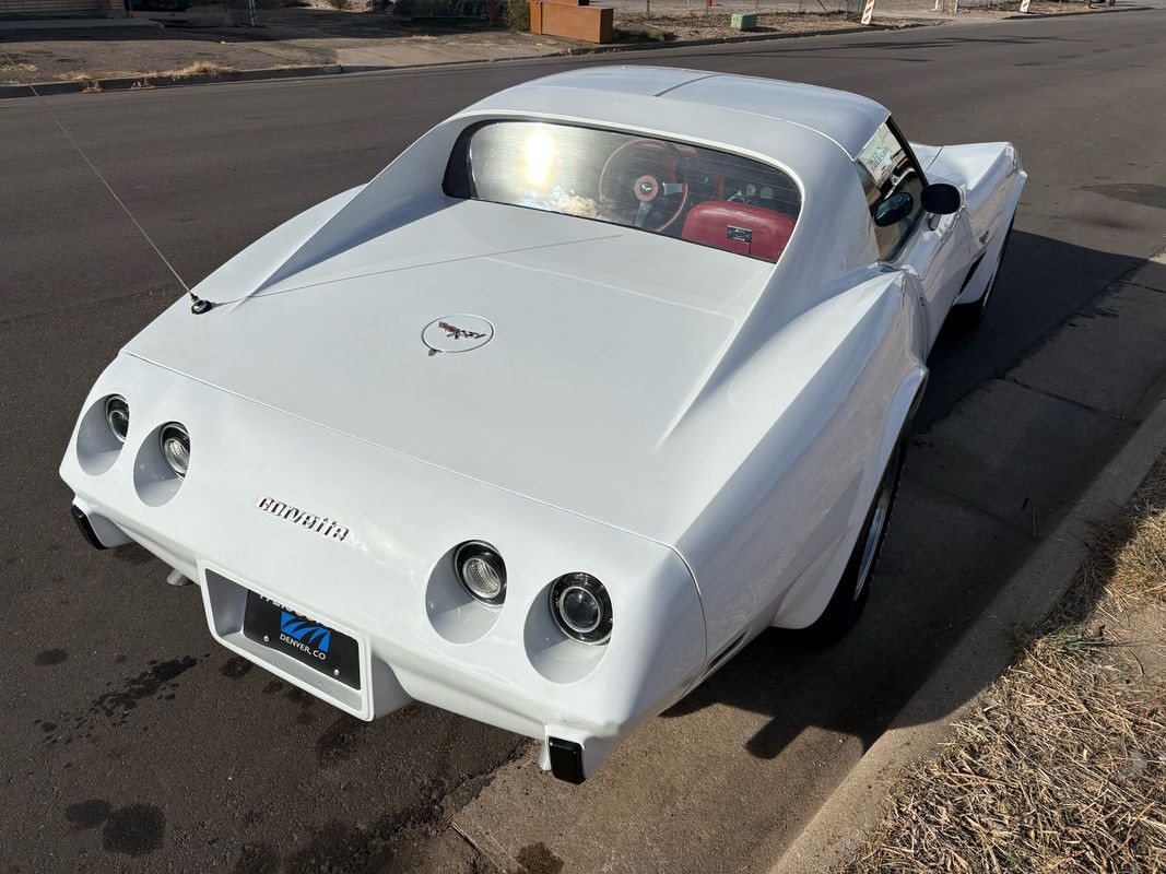 Chevrolet-Corvette-1977-25