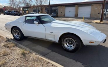 Chevrolet-Corvette-1977-28