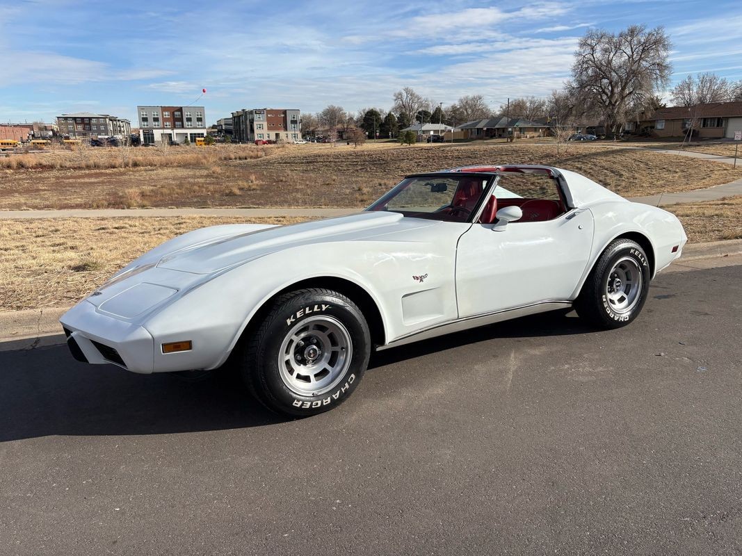Chevrolet-Corvette-1977-32