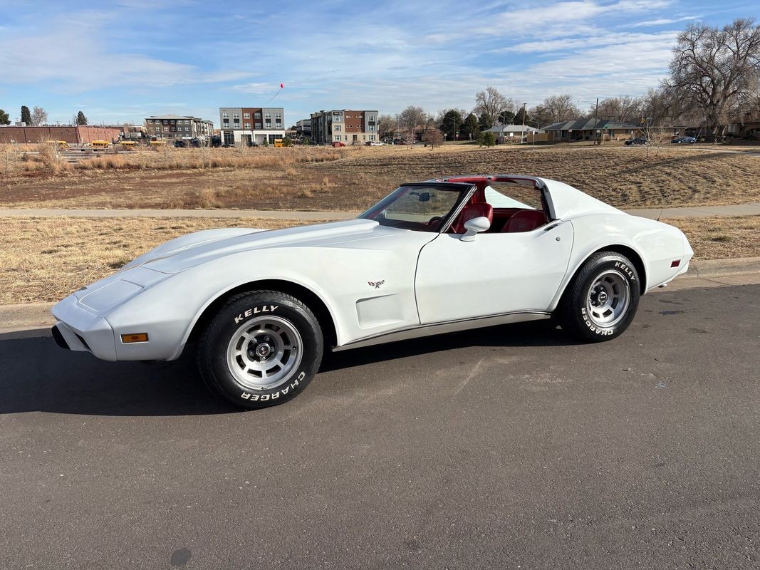 Chevrolet-Corvette-1977-33