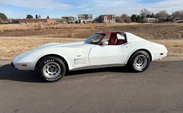 Chevrolet-Corvette-1977-34