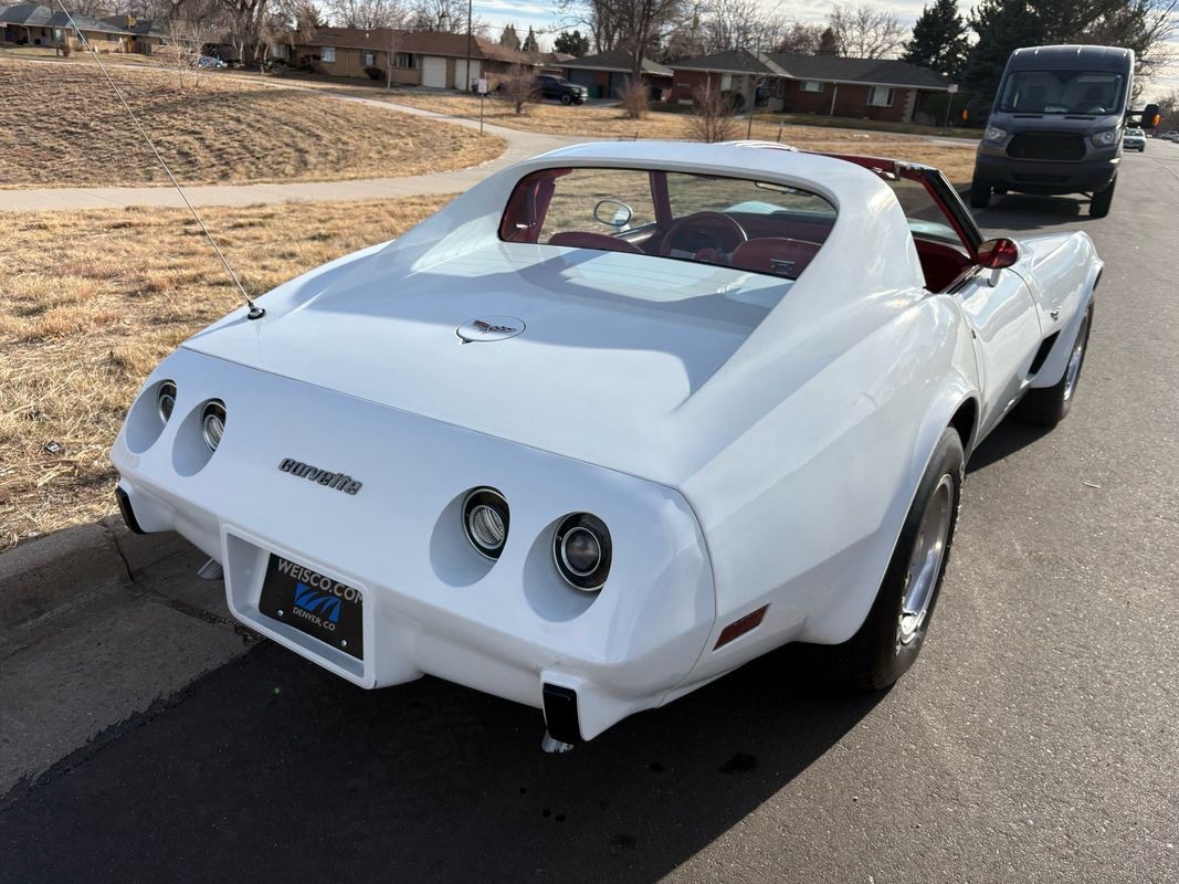 Chevrolet-Corvette-1977-37