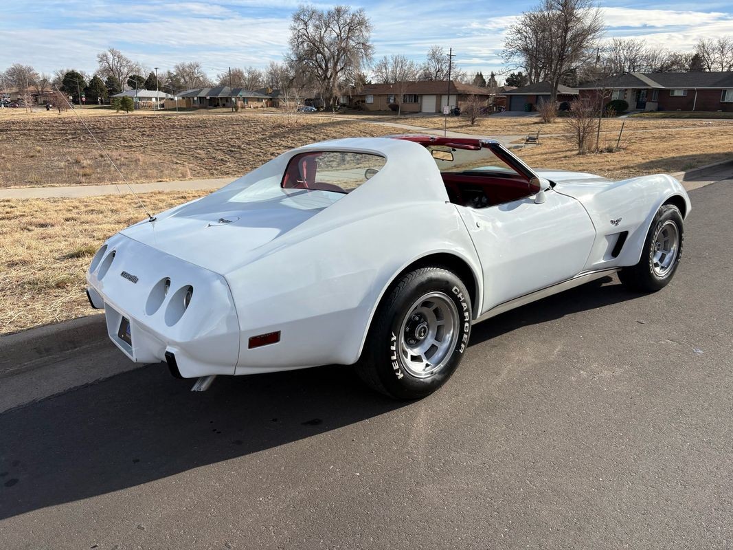 Chevrolet-Corvette-1977-38