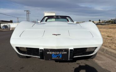 Chevrolet-Corvette-1977-6