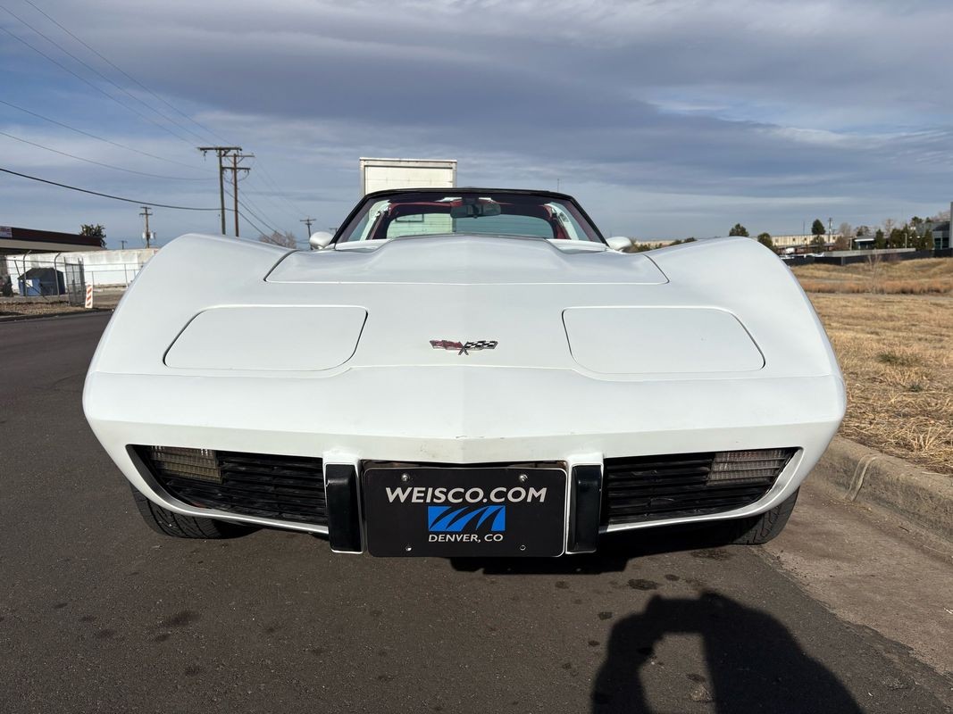 Chevrolet-Corvette-1977-6