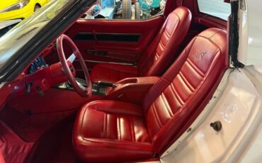 Chevrolet-Corvette-1977-7