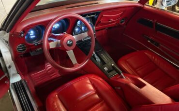 Chevrolet-Corvette-1977-8