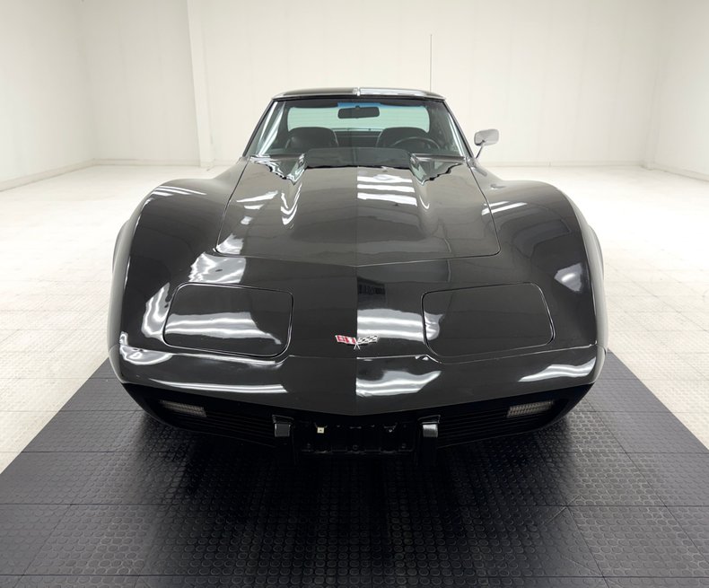 Chevrolet-Corvette-1977-Black-Black-10