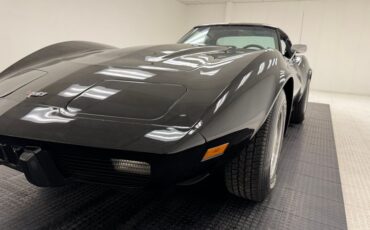 Chevrolet-Corvette-1977-Black-Black-12