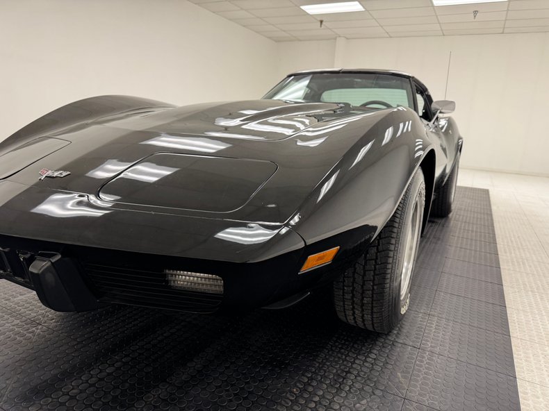 Chevrolet-Corvette-1977-Black-Black-12