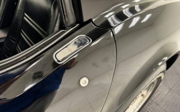 Chevrolet-Corvette-1977-Black-Black-19