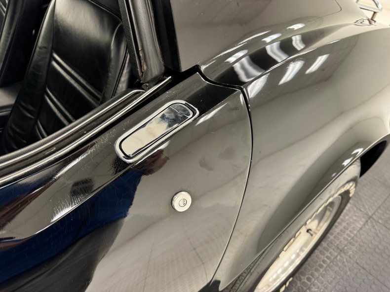 Chevrolet-Corvette-1977-Black-Black-19