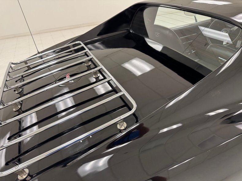 Chevrolet-Corvette-1977-Black-Black-2