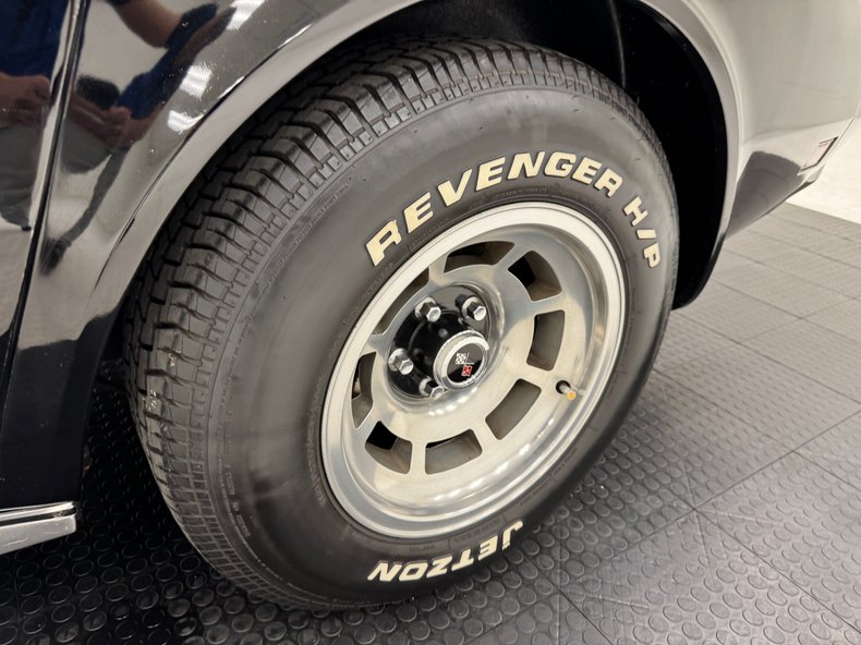 Chevrolet-Corvette-1977-Black-Black-20