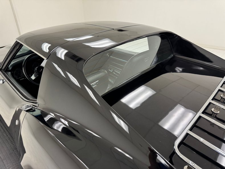 Chevrolet-Corvette-1977-Black-Black-21