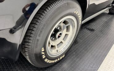 Chevrolet-Corvette-1977-Black-Black-23