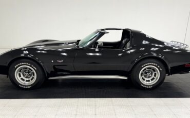 Chevrolet-Corvette-1977-Black-Black-26