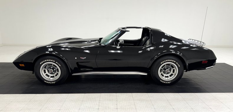 Chevrolet-Corvette-1977-Black-Black-26