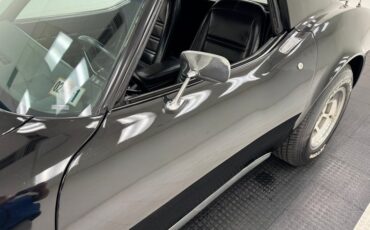 Chevrolet-Corvette-1977-Black-Black-34