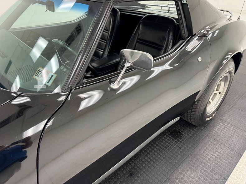 Chevrolet-Corvette-1977-Black-Black-34