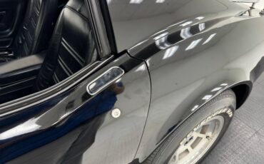 Chevrolet-Corvette-1977-Black-Black-36