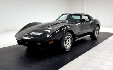 Chevrolet-Corvette-1977-Black-Black-4