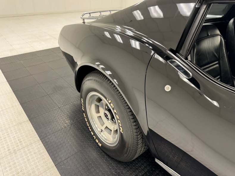 Chevrolet-Corvette-1977-Black-Black-40