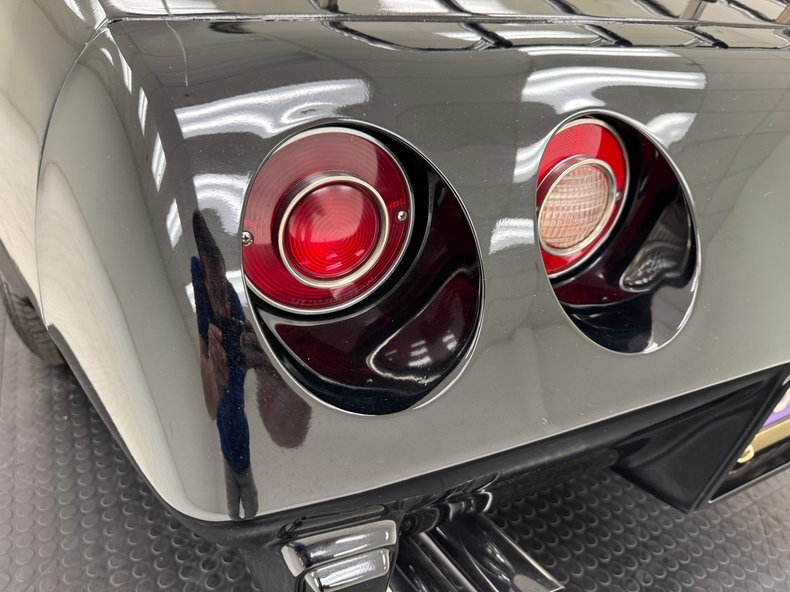 Chevrolet-Corvette-1977-Black-Black-47