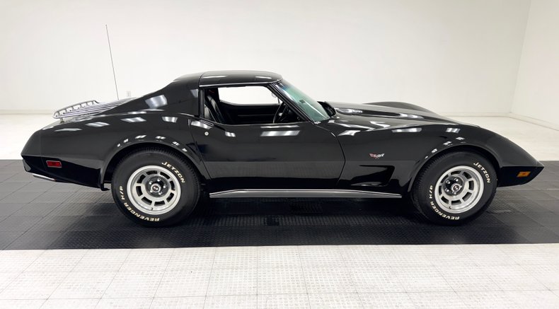 Chevrolet-Corvette-1977-Black-Black-8