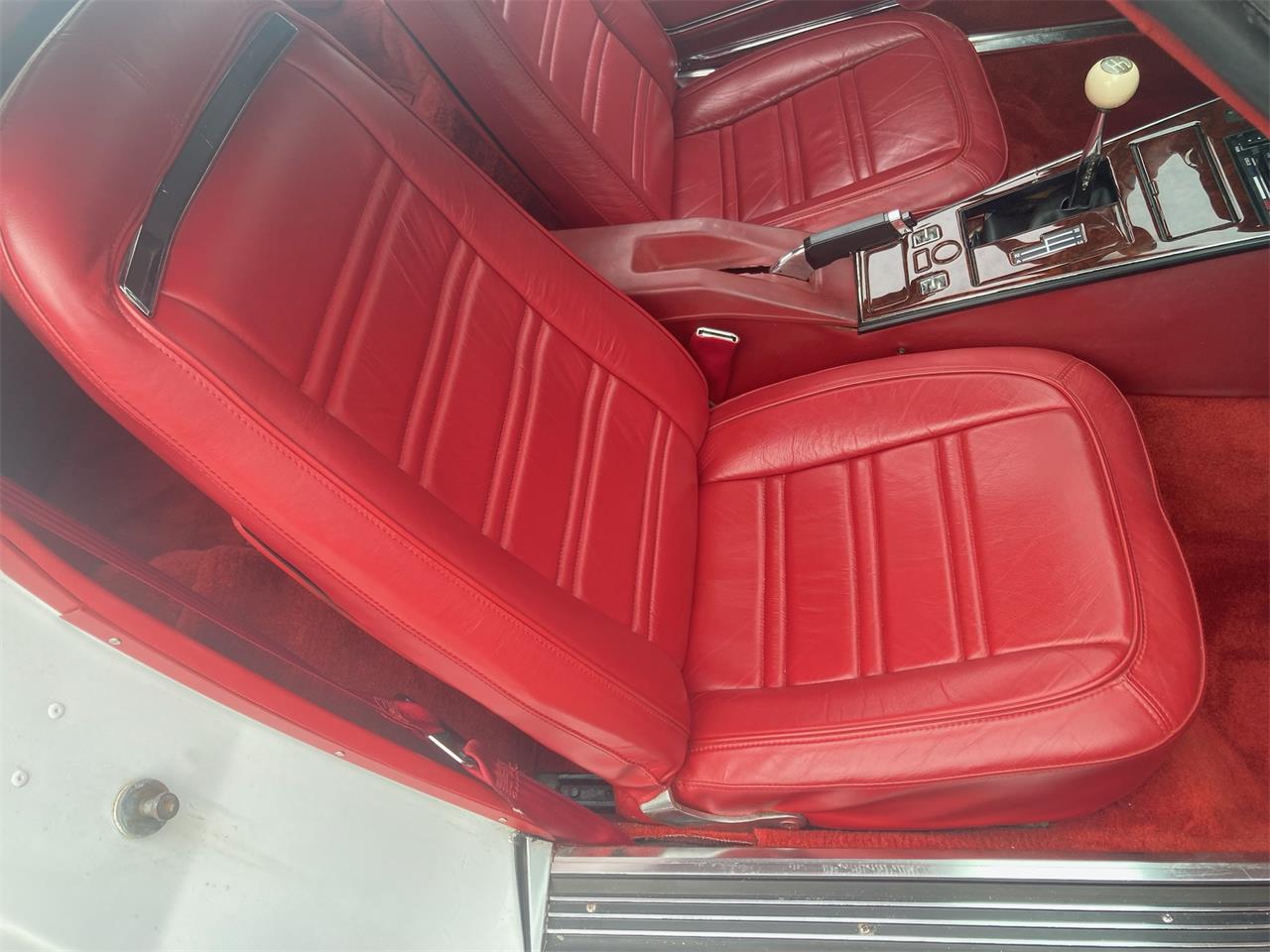 Chevrolet-Corvette-1977-White-Red-10