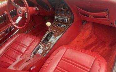 Chevrolet-Corvette-1977-White-Red-11