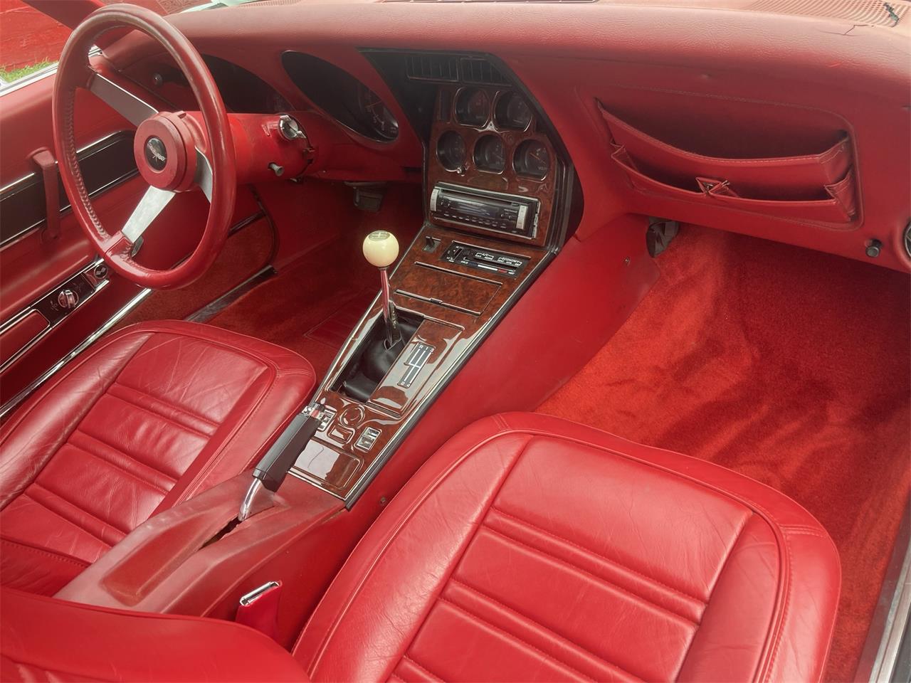 Chevrolet-Corvette-1977-White-Red-11