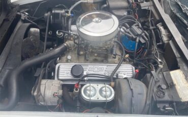 Chevrolet-Corvette-1977-White-Red-3