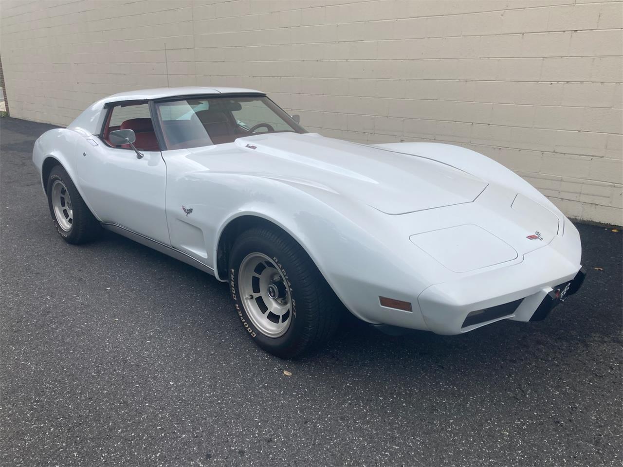 Chevrolet-Corvette-1977-White-Red-5