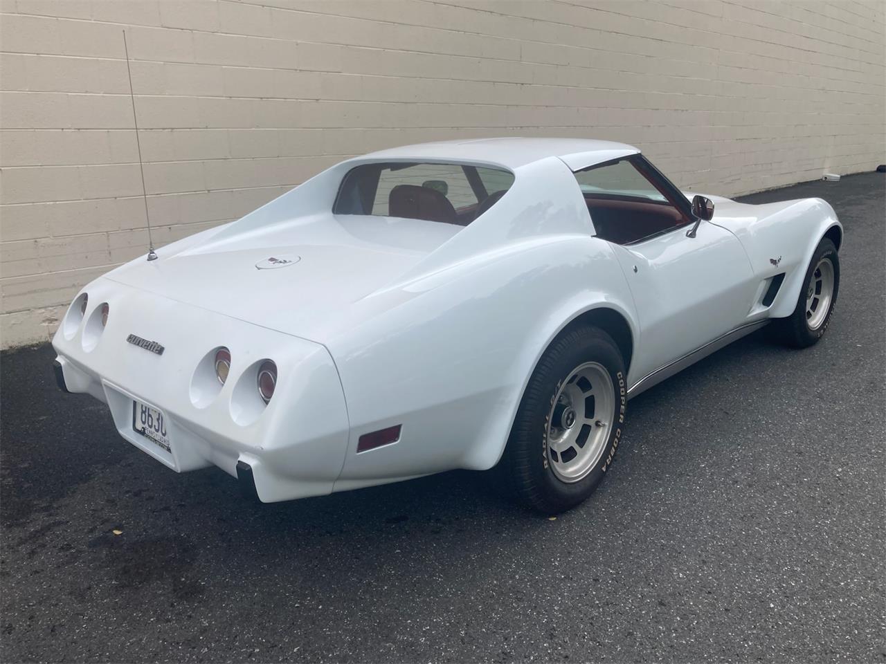 Chevrolet-Corvette-1977-White-Red-6