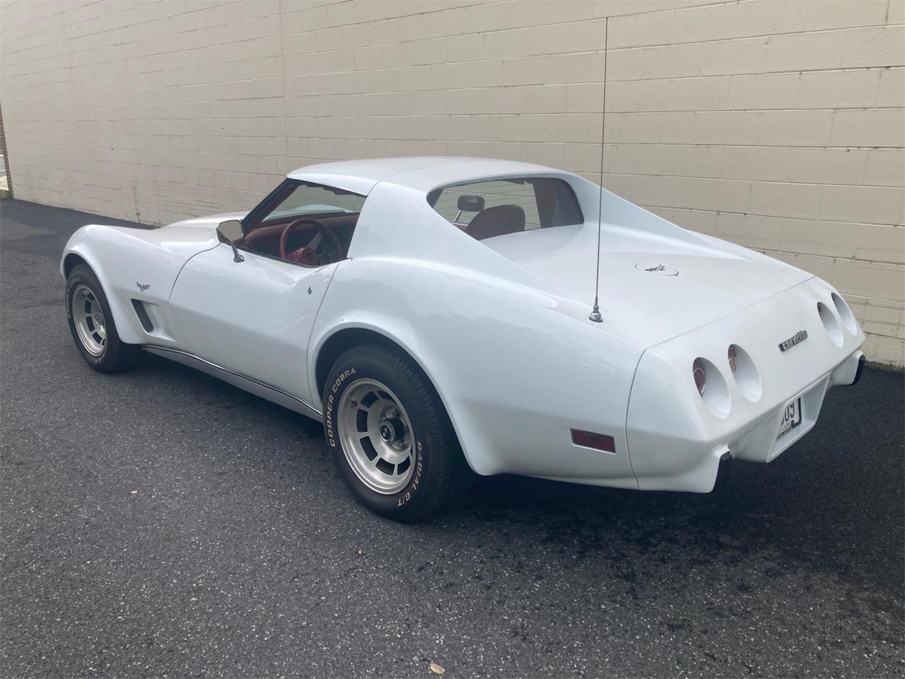 Chevrolet-Corvette-1977-White-Red-8
