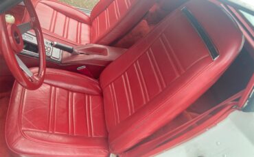 Chevrolet-Corvette-1977-White-Red-9