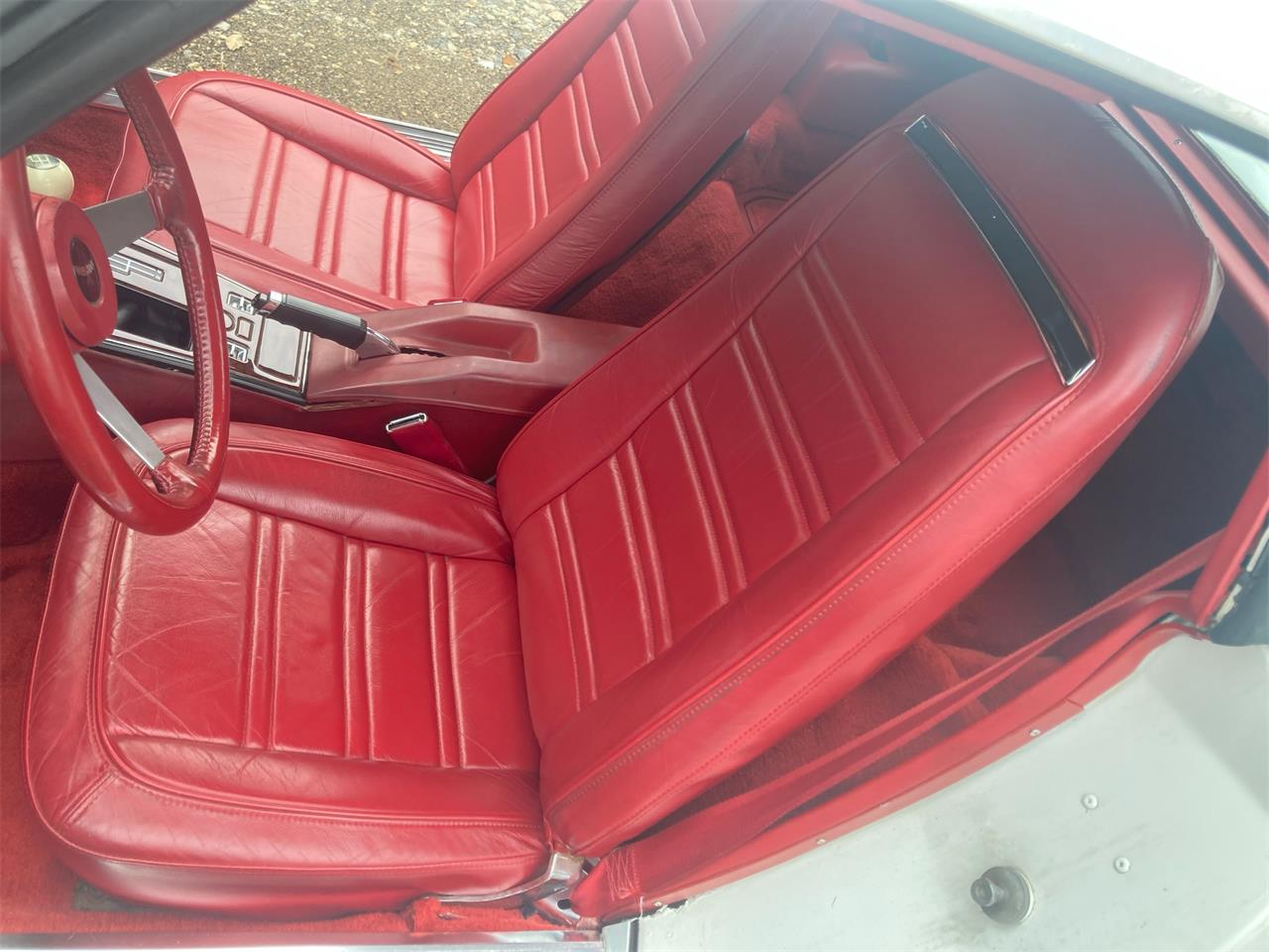 Chevrolet-Corvette-1977-White-Red-9