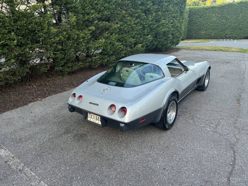 Chevrolet-Corvette-1978-16