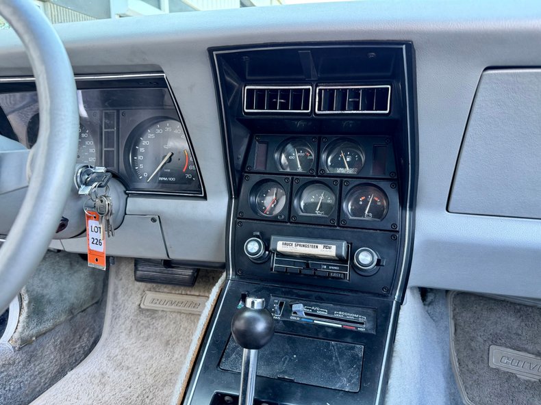 Chevrolet-Corvette-1978-Black-Silver-17