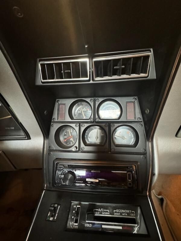 Chevrolet-Corvette-1978-Coupe-16